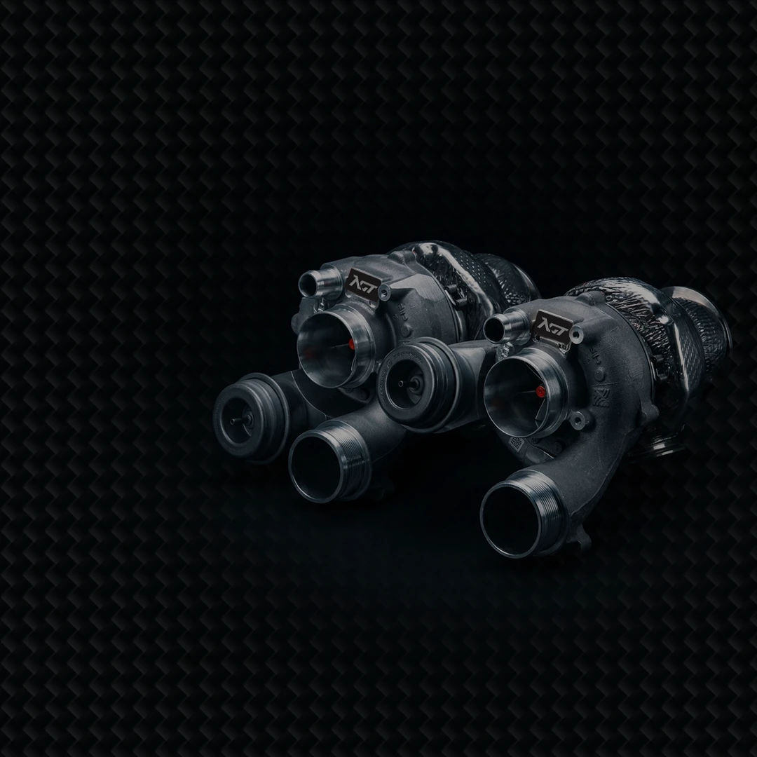 Zwei Turbolader (Twin-Turbo Setup) für Leistungssteigerung